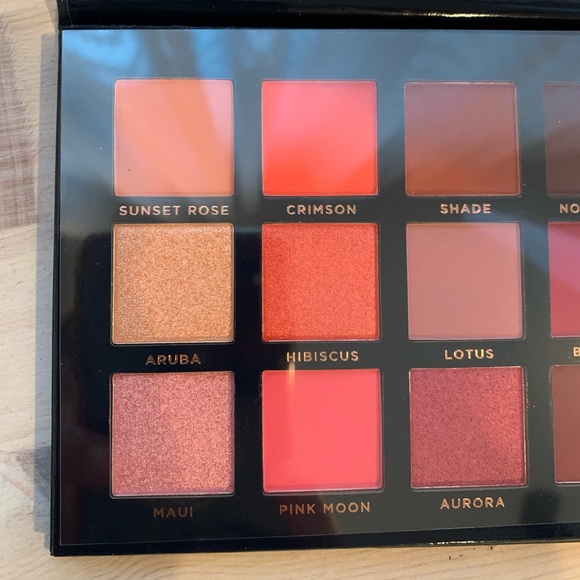 Ace Beaute Scarlet Dusk Eyeshadow Palette - Picture 2 of 4